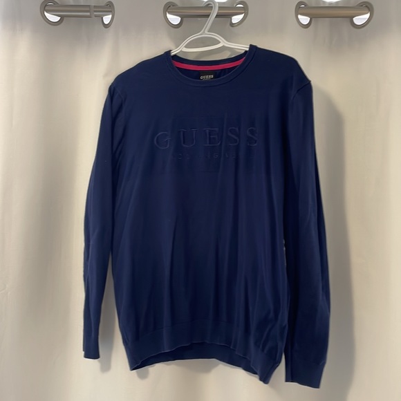 Guess light weight sweater - Picture 2 of 3